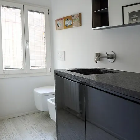Ghirlandi Apartment *
